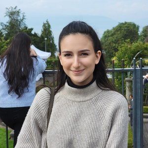 Meet your Posher, Joana